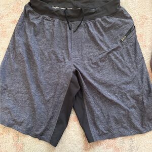 Men’s like new lululemon THE linerless 11” shorts
